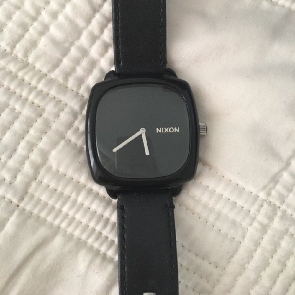 Black NIXON Hot stepper THE SHUTTER.